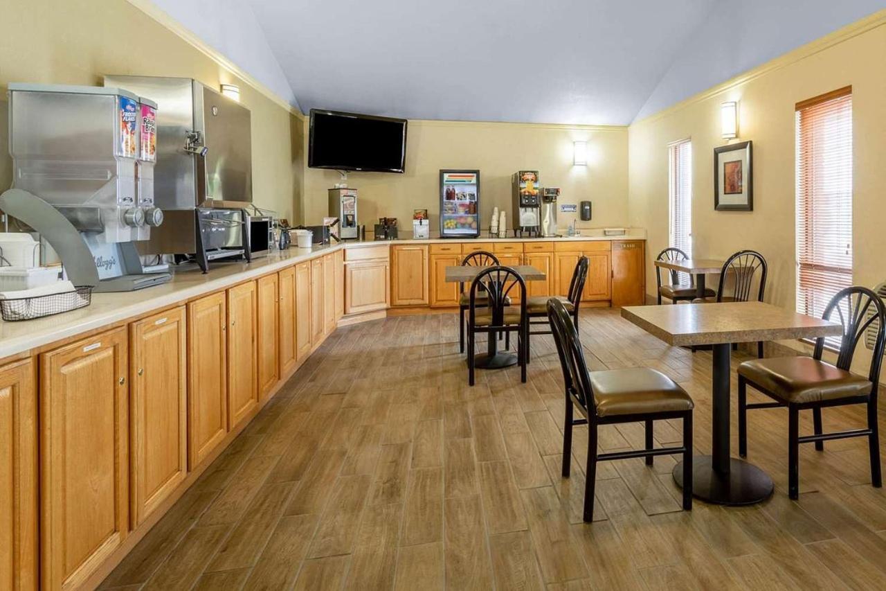 Super 8 By Wyndham Cheyenne Wy Hotel Exterior photo